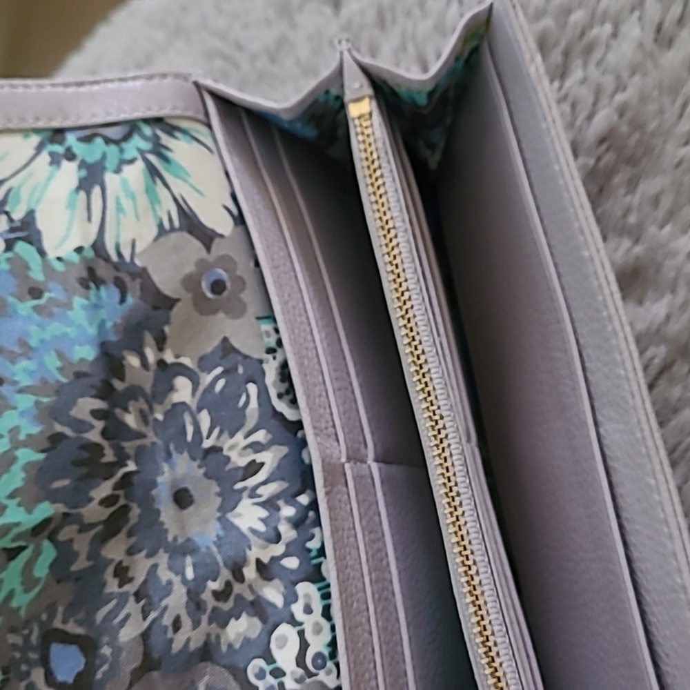 Vera Bradley Quilted Wallet ❤️ - Picture 5 of 8